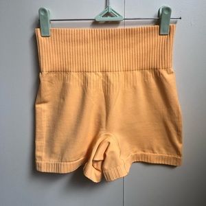 BO+TEE Ribbed Waist Seamless Mini Shorts in Light Orange, size SMALL